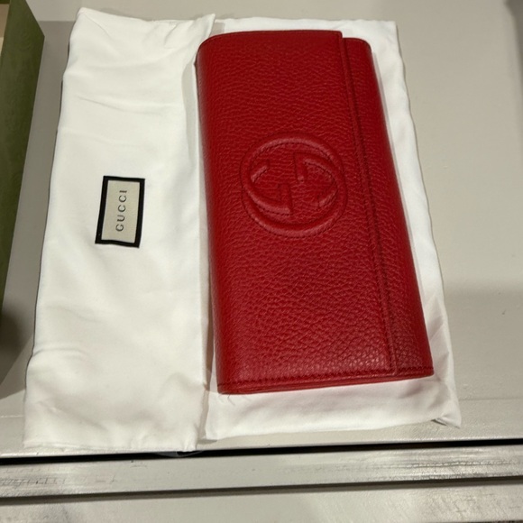 Gucci Red Pebbled Leather Wallet with Embossed Logo - Picture 4 of 12